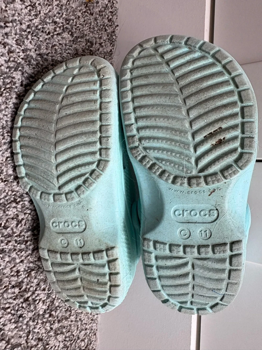 Crocs Light Blue Glitter Waterproof Clog w/ Elsa and Snowflake Charm Size 11c